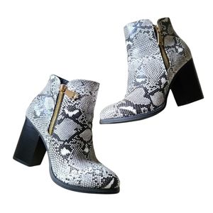 Nature Breeze | Python Print Closed Toe Zipper Chunky Heel Ankle Boots Size 7